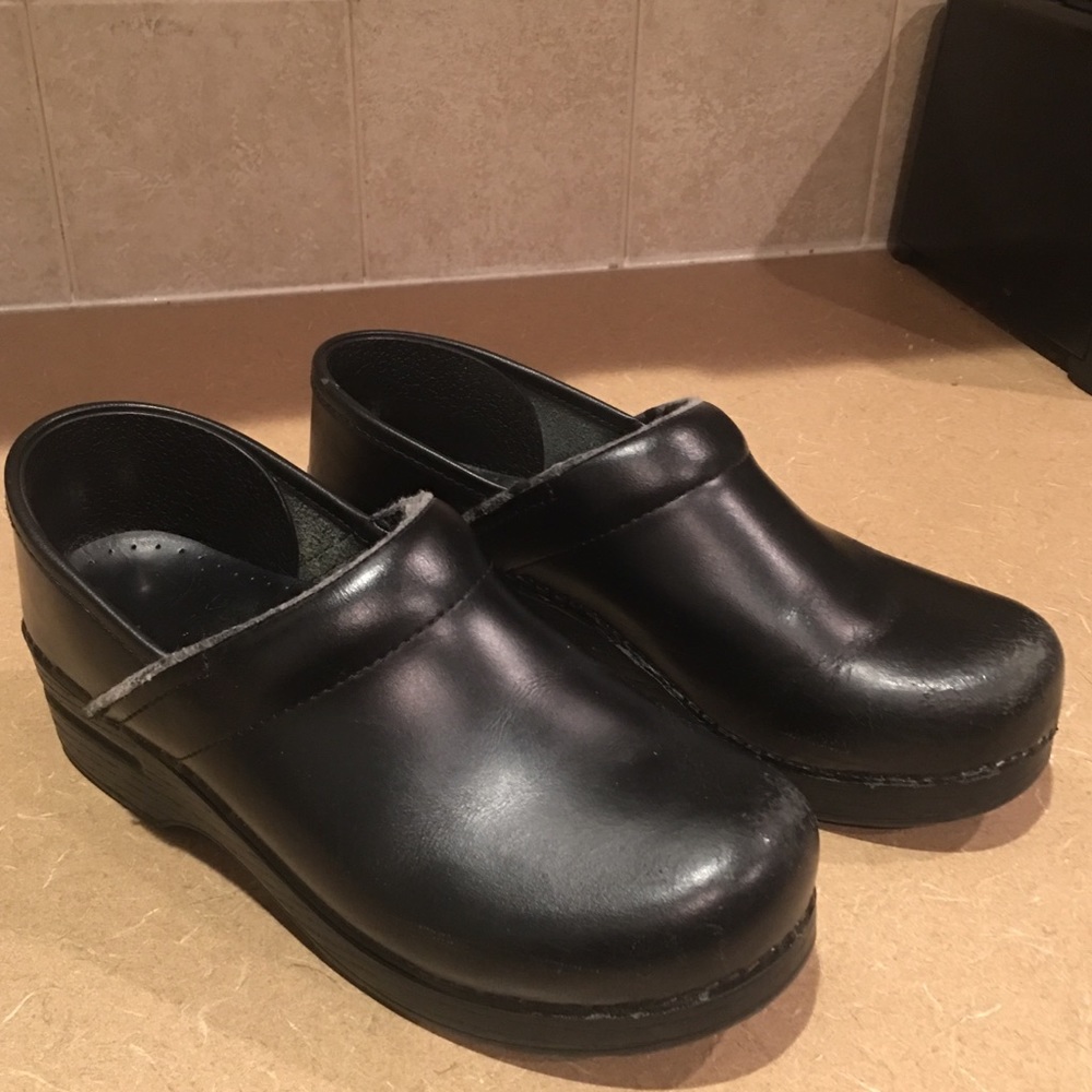 Women’s Black Danskos